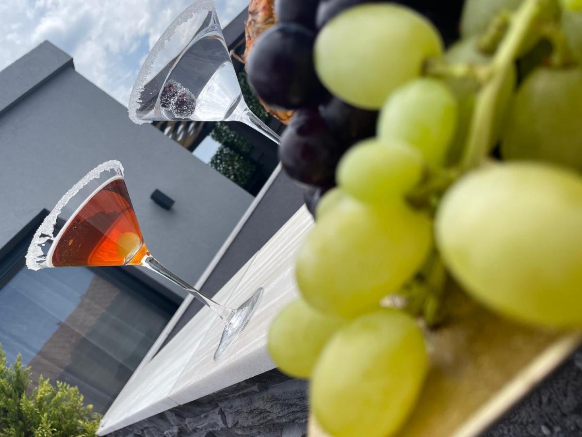 Ofrínion Luxsuites المظهر الخارجي الصورة
